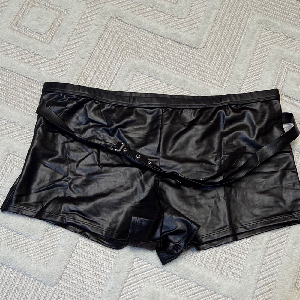 LUST BRAND - Black Leather Faux Leather Shorts with Belt